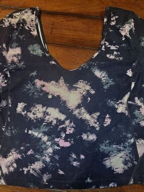 Lululemon Tie-Dye Navy and Pink Women's Scoop Neck Crop Top